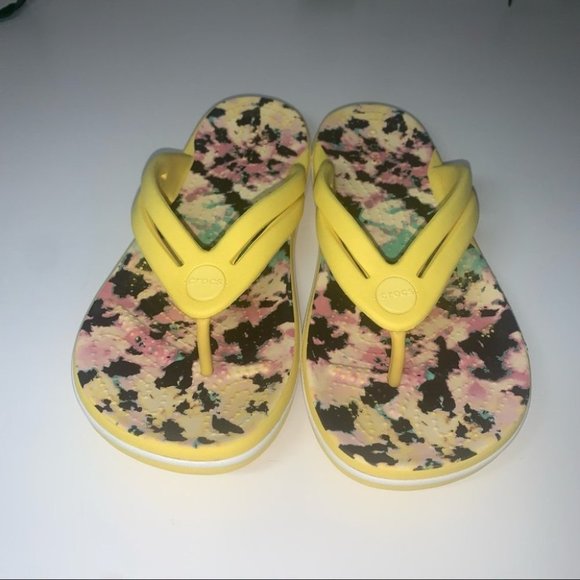 CROCS  Sandals‎ Women's Size 6 US Yellow Multicolour Tie-Dye Crocband Flip-Flops - Picture 7 of 10